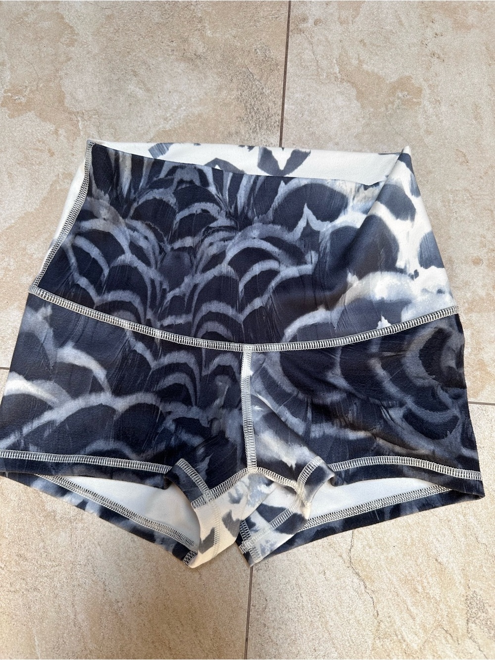 High-Waist Women’s Shorts in Black & White Tie-Dye. Lululemon size 4.